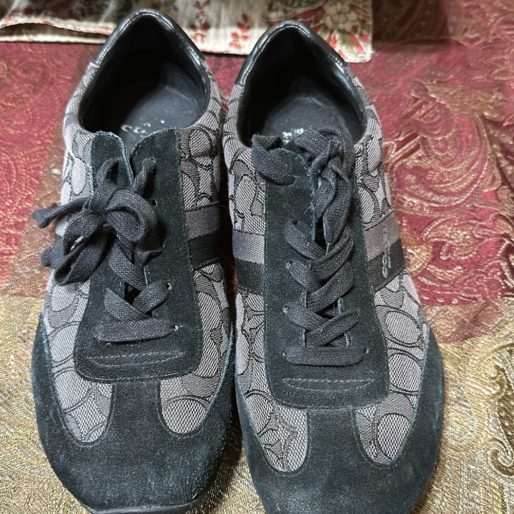 Coach shoes .!!!